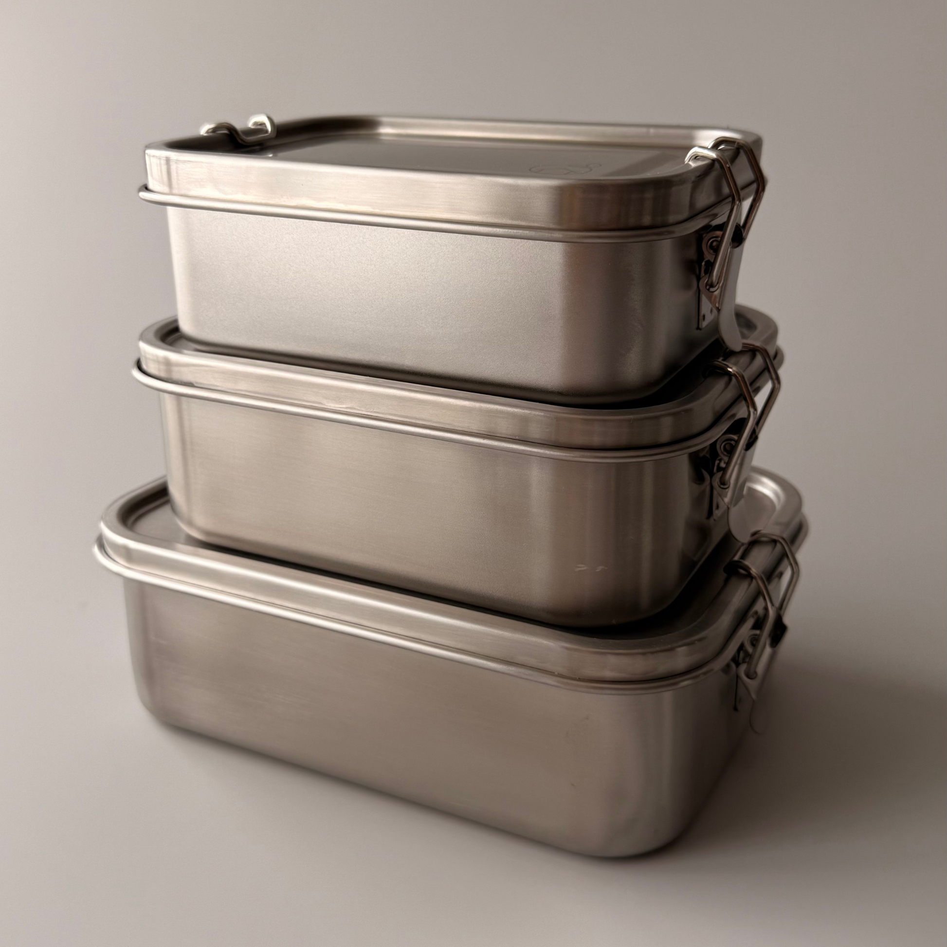 stainless steel lunch box with divider. eco friendly. no microplastic. Replaceable silicon ring for lasting and longevity. 