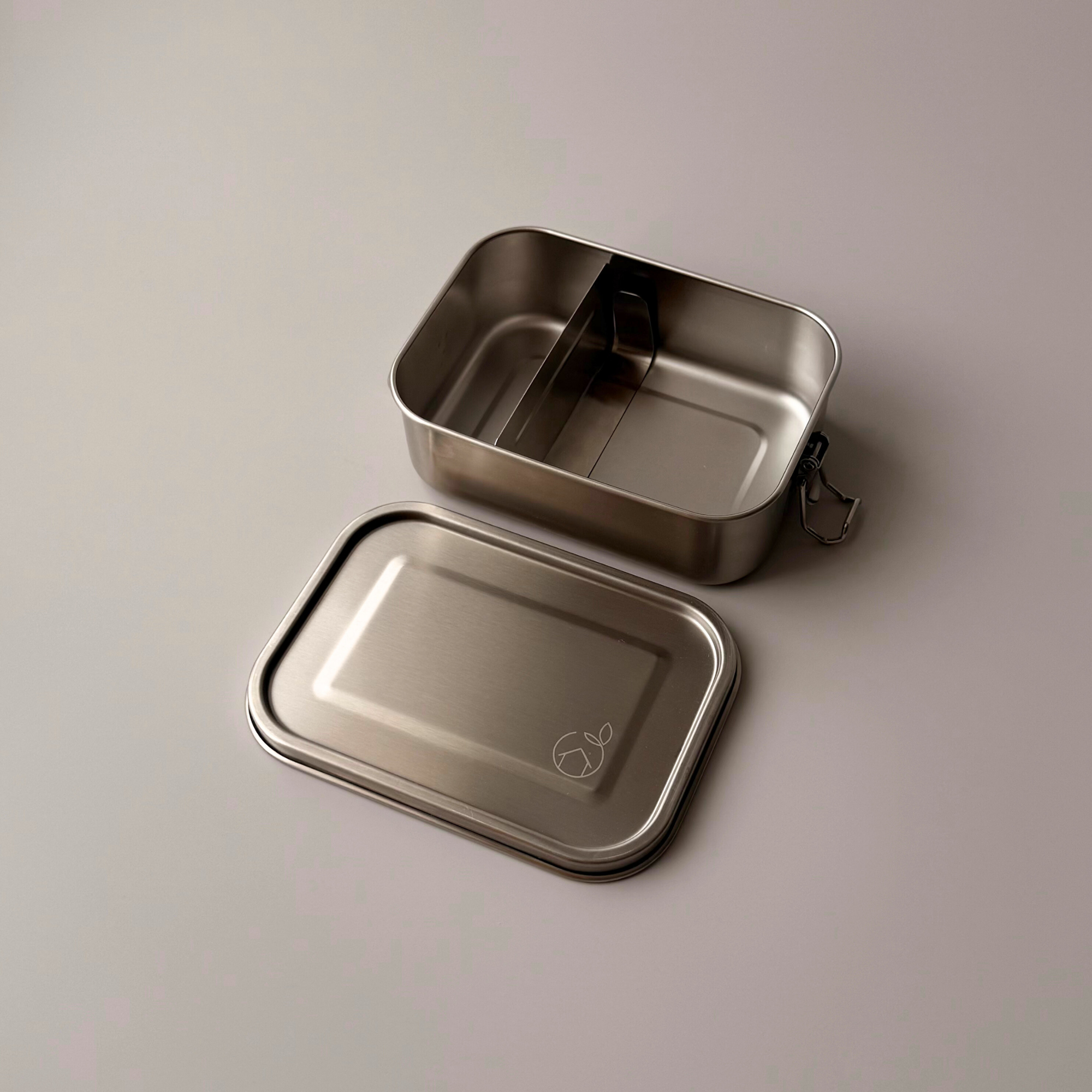 A Kinder Nest 304 stainless steel lunch box available in three sizes with adjustable dividers for plastic-free meals.